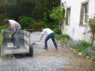 Steve & Tony spreading gravel 3 - 17052014